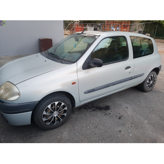 Renault clio 2001 essence