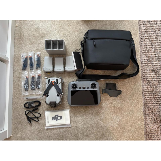 DJI Mini 4 Pro Fly More Combo